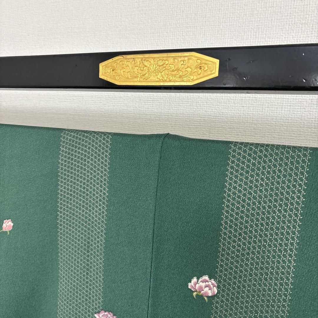 縮緬 縞に花柄 裄66.5 色味の良い 素敵なデザイン 小紋 正絹 U
