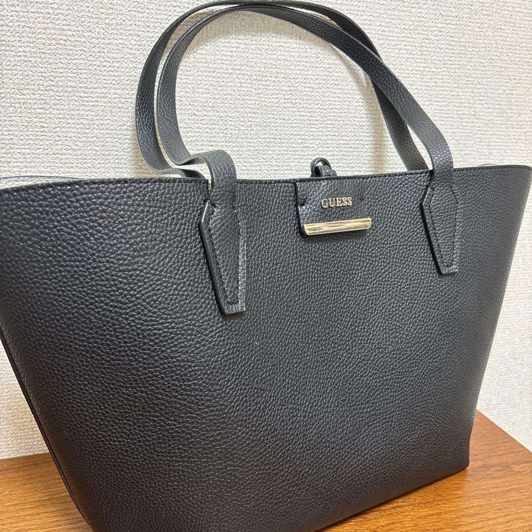 GUESS リバーシブルトートバッグ　バッグインバッグ ショルダーバッグ GUESS リバーシブルトートバッグ バッグインバッグ ショルダー