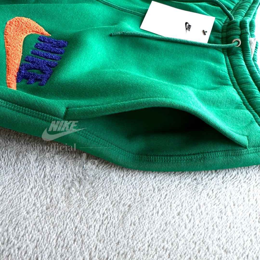 3新品未使用　NIKE上下セットアップ　Ｍサイズ　ナイキ　ロゴボア　緑　グリーン