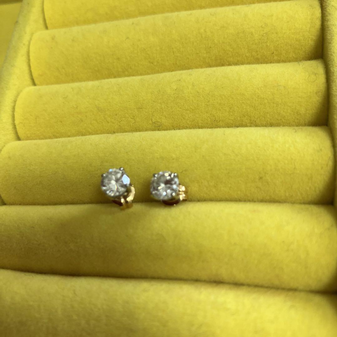 ダイヤ　ピアス