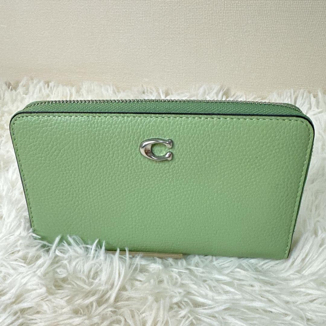 希少 COACH エッセンシャル ミディアムフラップウォレット ライトグリーン
