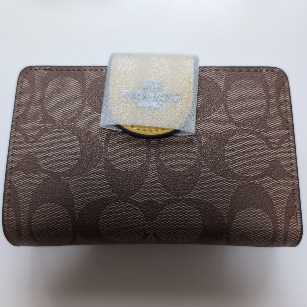 新品未使用 COACH 財布 ベージュ イエローインナー 風水 金運良好 新品未使用 COACH 財布 ベージュ イエローインナー 風水 金運