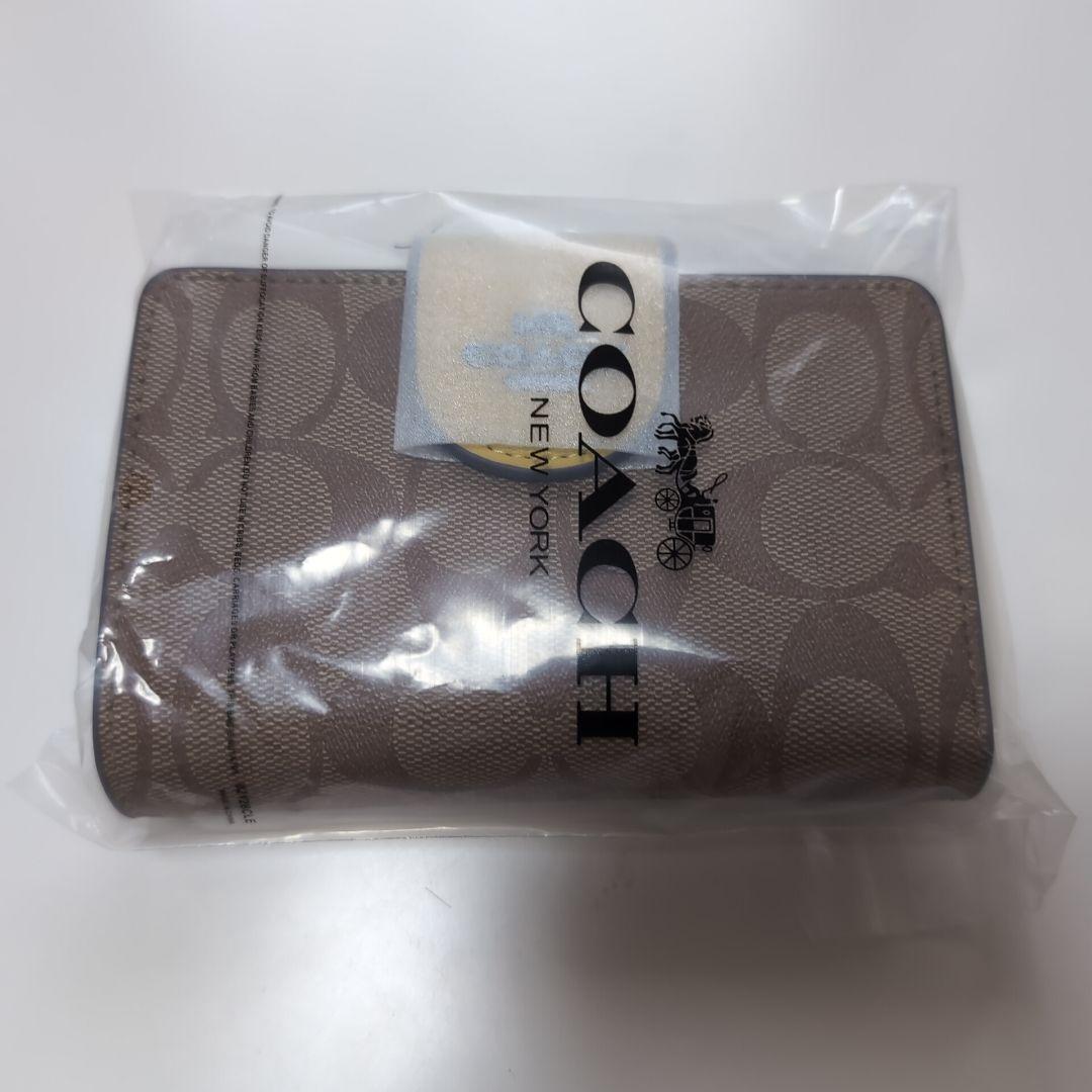 新品未使用 COACH 財布 ベージュ イエローインナー 風水 金運良好 新品未使用 COACH 財布 ベージュ イエローインナー 風水 金運