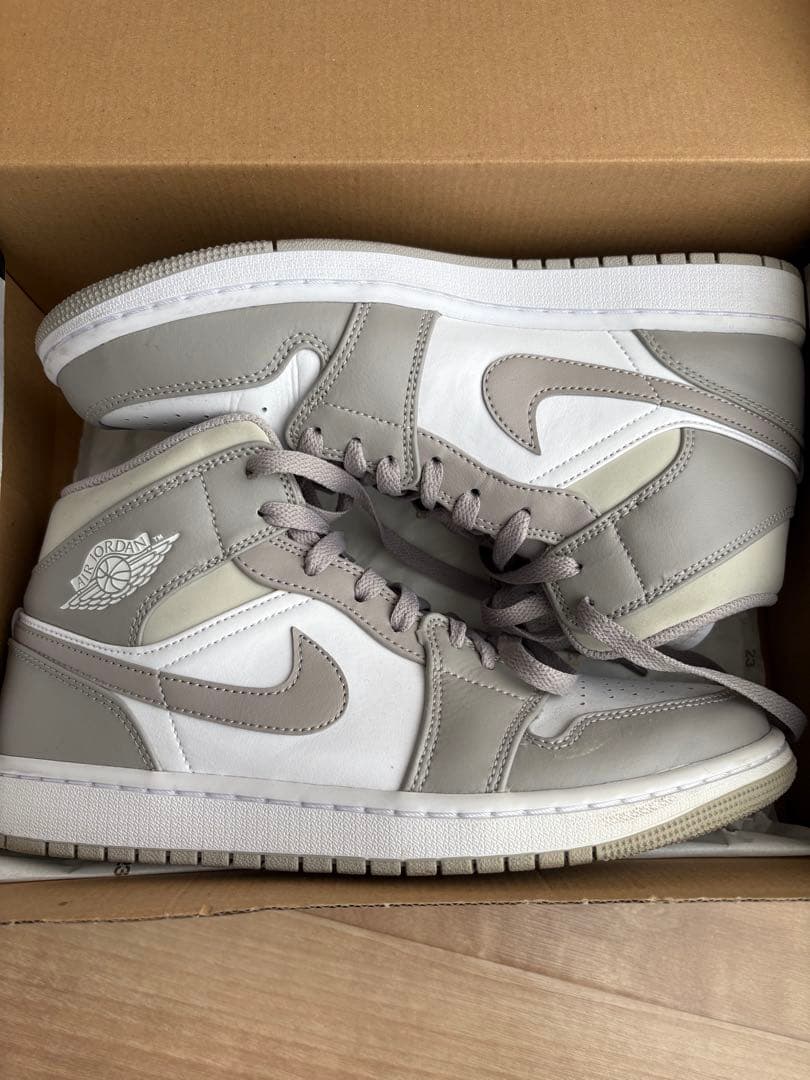 Nike Air Jordan 1 Mid ベージュ/ホワイト