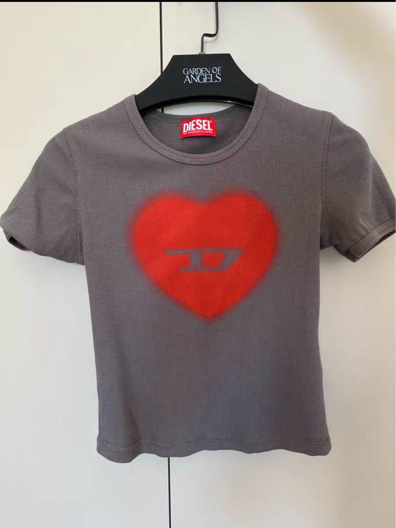 ディーゼル　DIESEL ハートプリント Tシャツ グレー DIESEL（ディーゼル）の「Diesel - ハートプリント Tシャツ