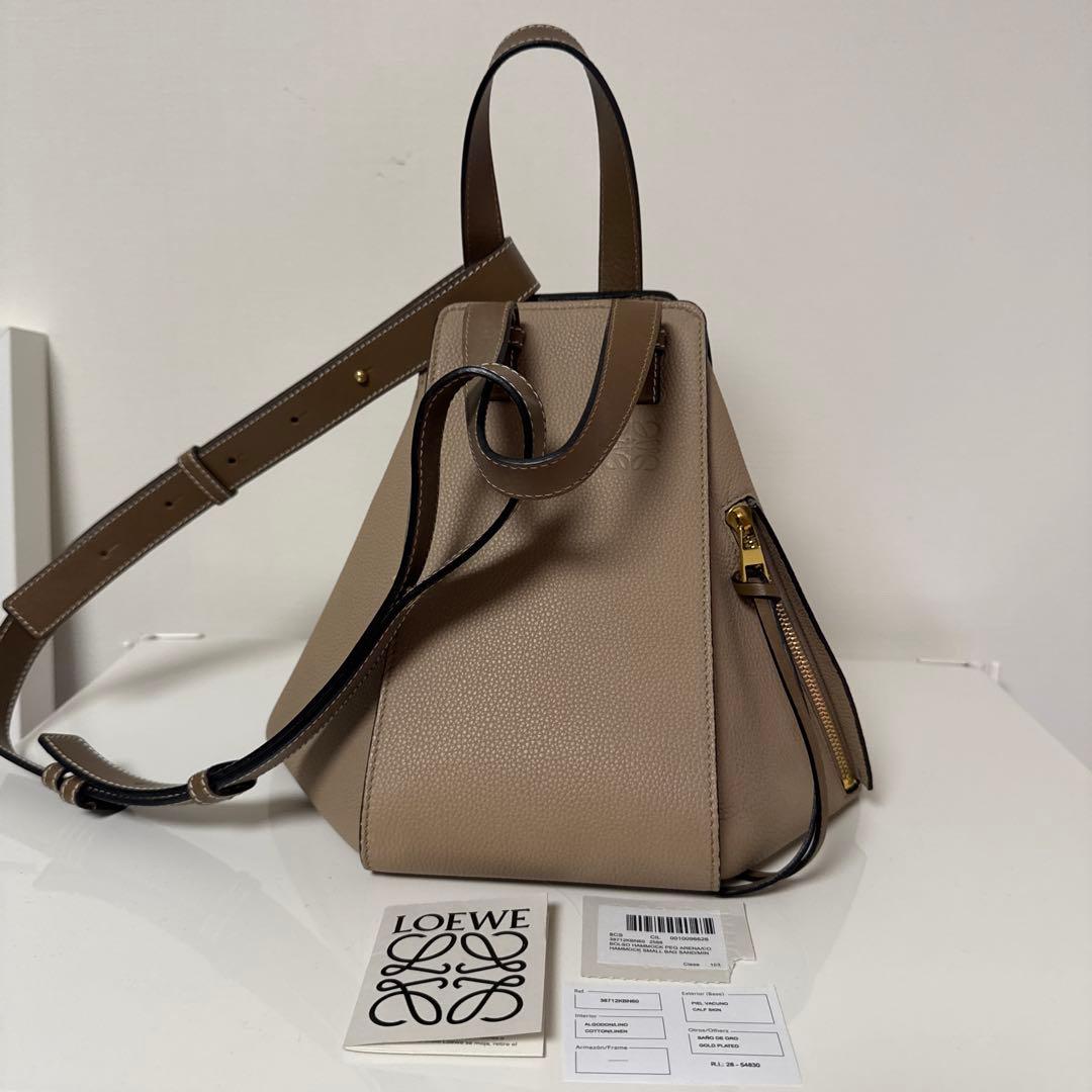 LOEWE ベージュ 三角形ハンドバッグ