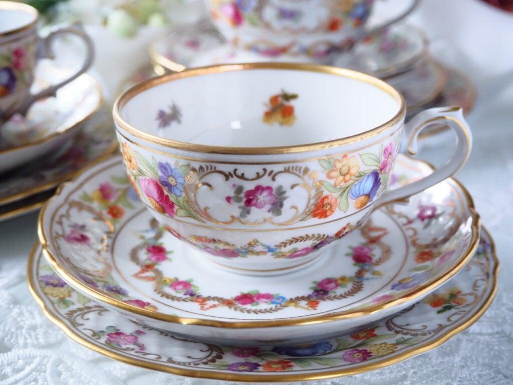 Aynsley China - ドレスデンフラワー　シューマンババリア　トリオ　⑨ ドレスデンフラワー シューマンババリア トリオ ⑨ - メルカリ