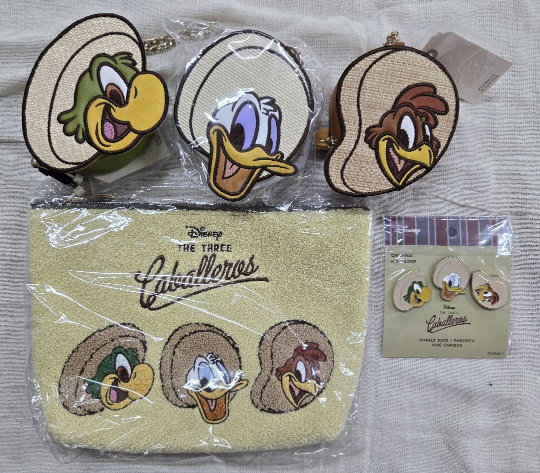 ディズニー 三人の騎士 アコモデダイカットポーチ3種類 バッグ ピンズ セット