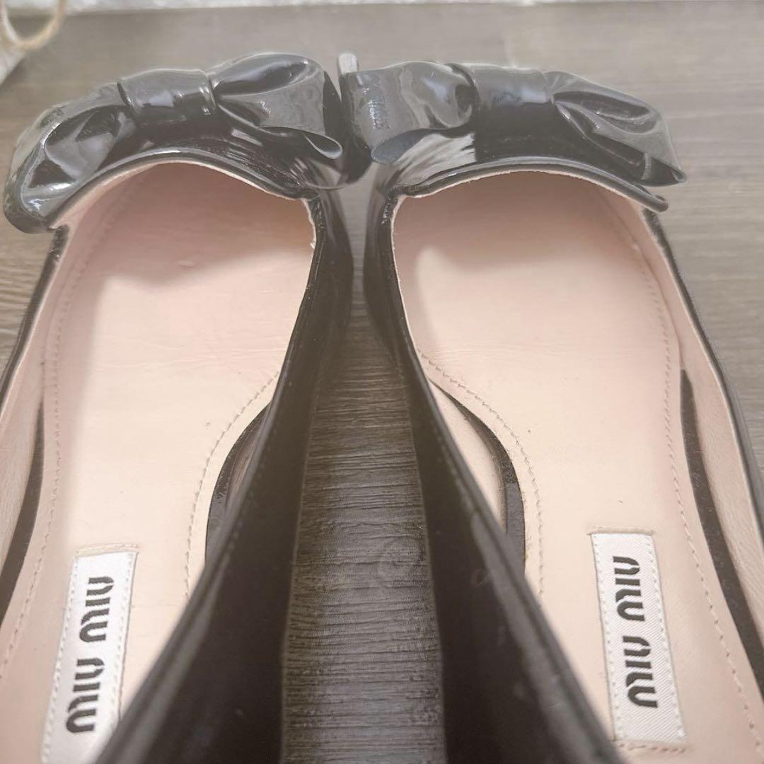 miumiu 黒　エナメル　リボン　パンプス　ビジュー　クリスタルヒール
