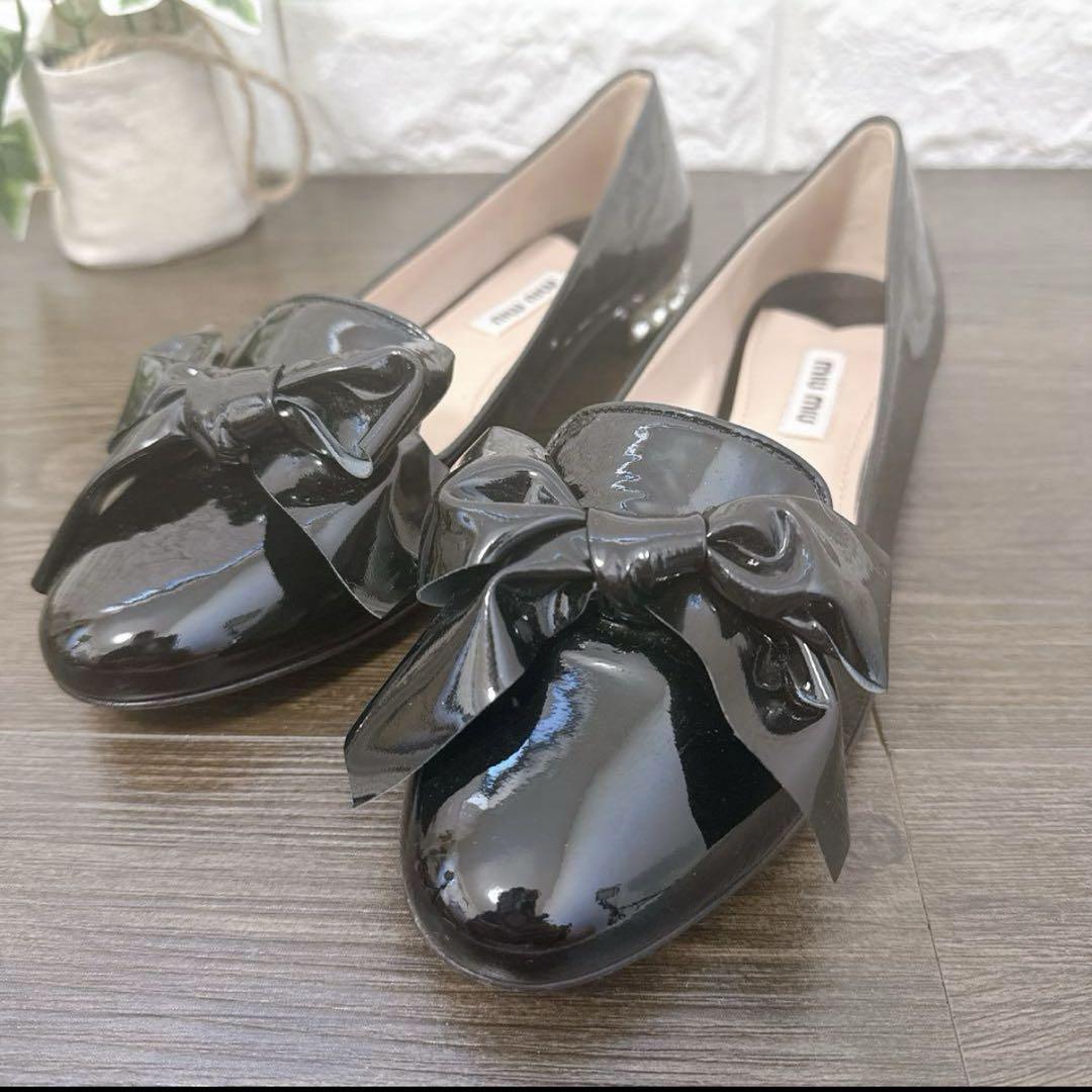 miumiu 黒　エナメル　リボン　パンプス　ビジュー　クリスタルヒール
