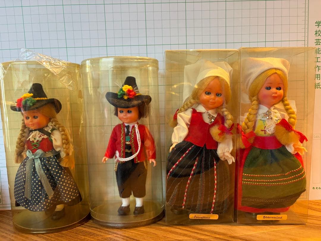 民族衣装の人形 4体セット目立った傷や汚れなし