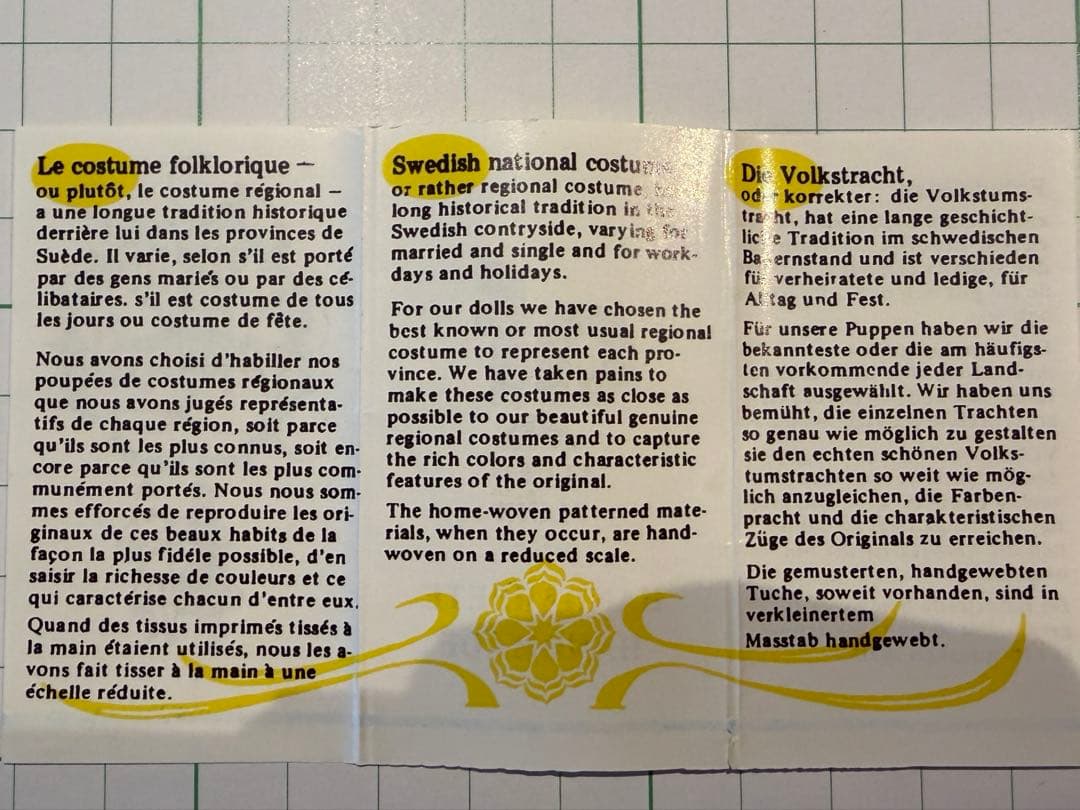 民族衣装の人形