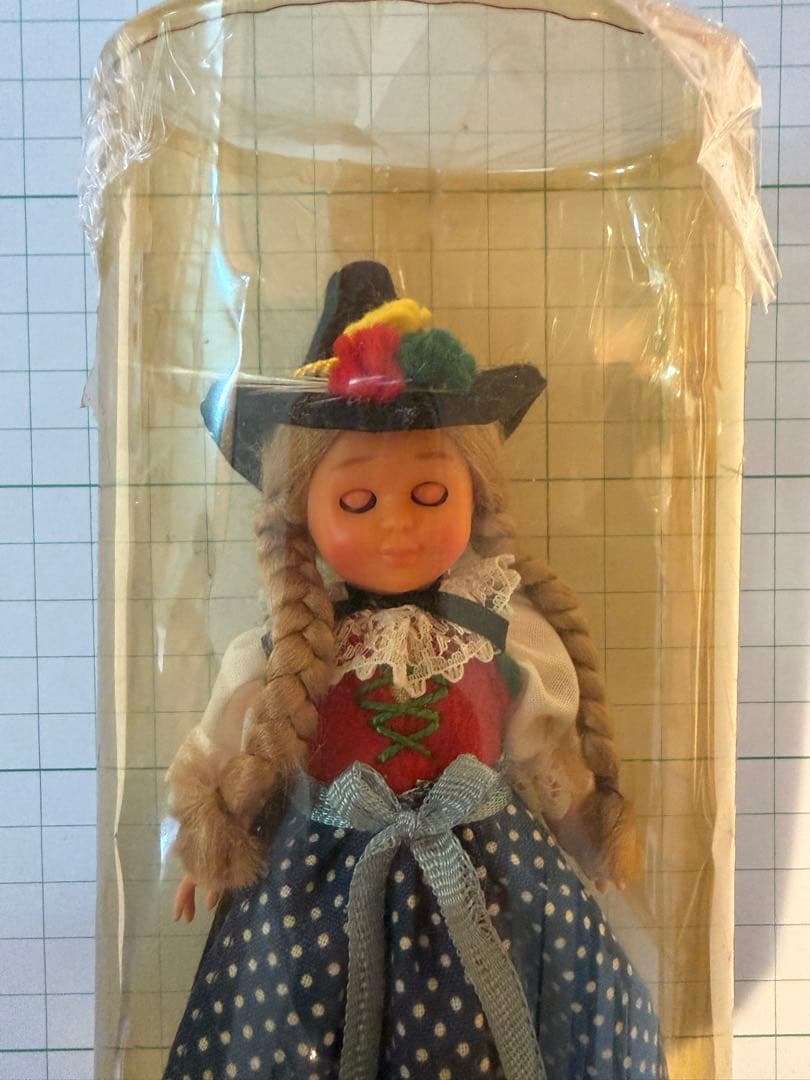 民族衣装の人形