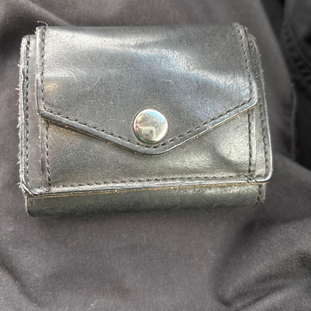 ブラックレザー三つ折り財布目立った傷や汚れなし