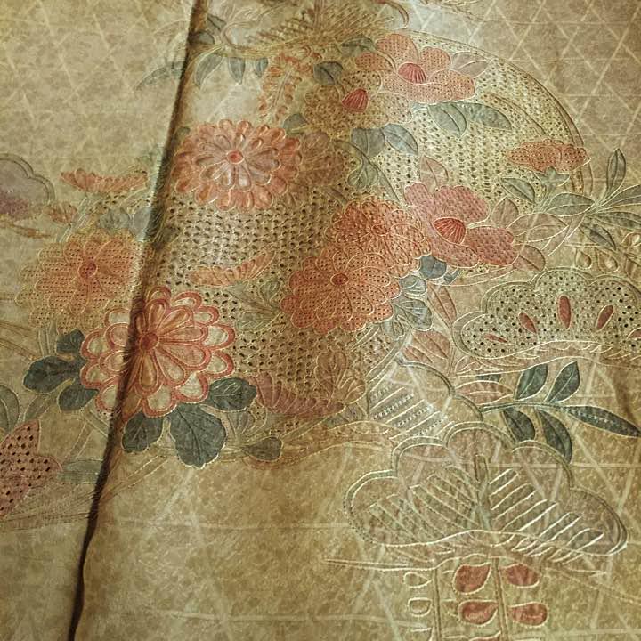 美品 汕頭・蘇州刺繍 流水に菊と笠松 訪問着 H06