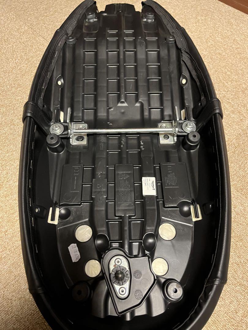 トライアンフ ボンネビル T120 純正シート トライアンフ ボンネビル T120BLACK 純正シート