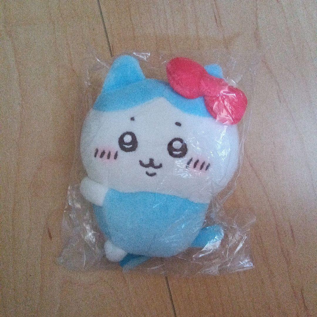 ハローキティ　ちいかわ　ハチワレ　持ちますマスコット ちいかわ×サンリオキャラクターズ 持ちますマスコット（ハチワレ