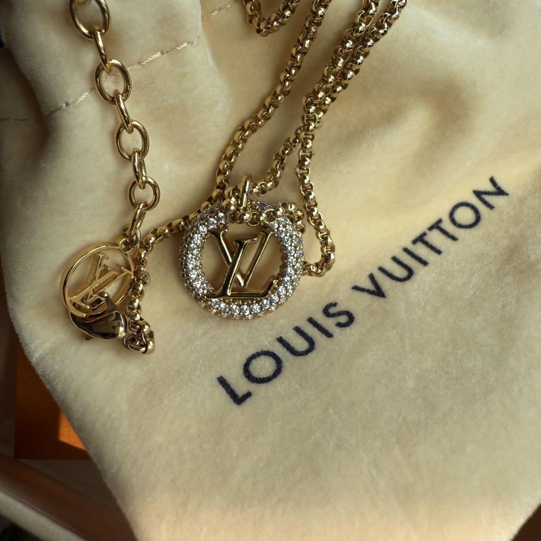Louis Vuitton ロゴペンダントネックレス
