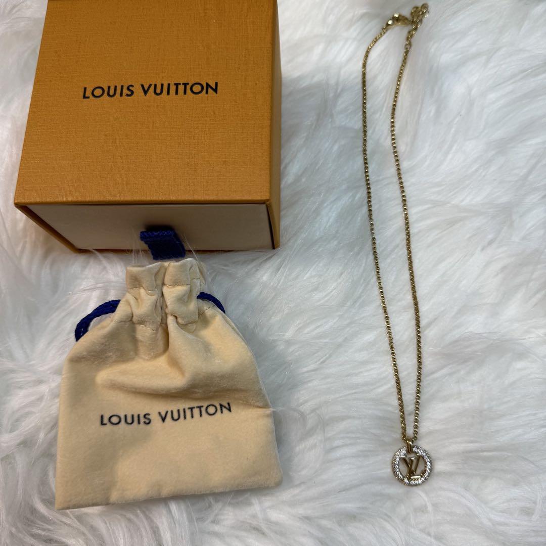Louis Vuitton ロゴペンダントネックレス