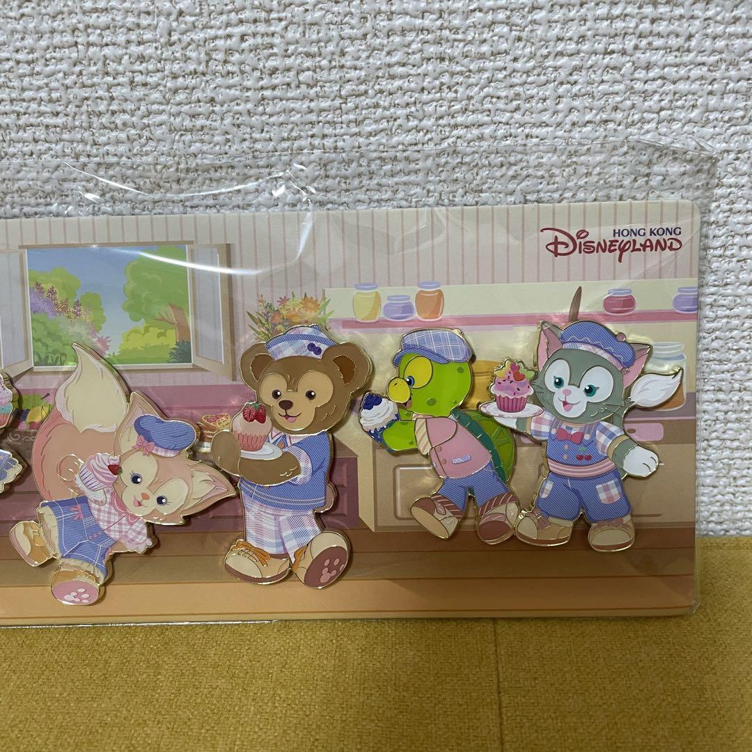 香港ディズニーランド　ダッフィー&フレンズ　ピンバッジ
