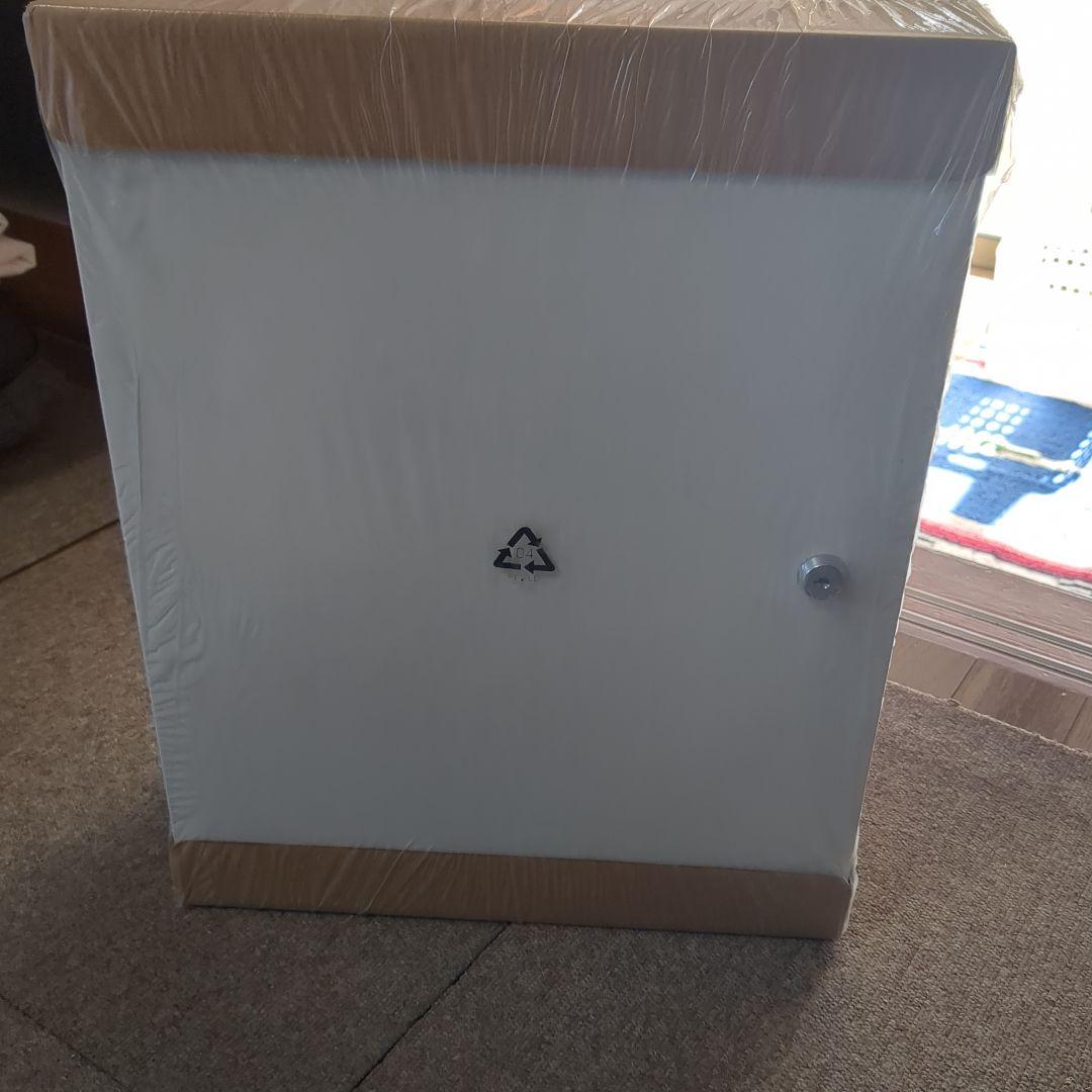 未使用　IKEA ATRAN 鍵付きキャビネット　壁掛け　ホワイト