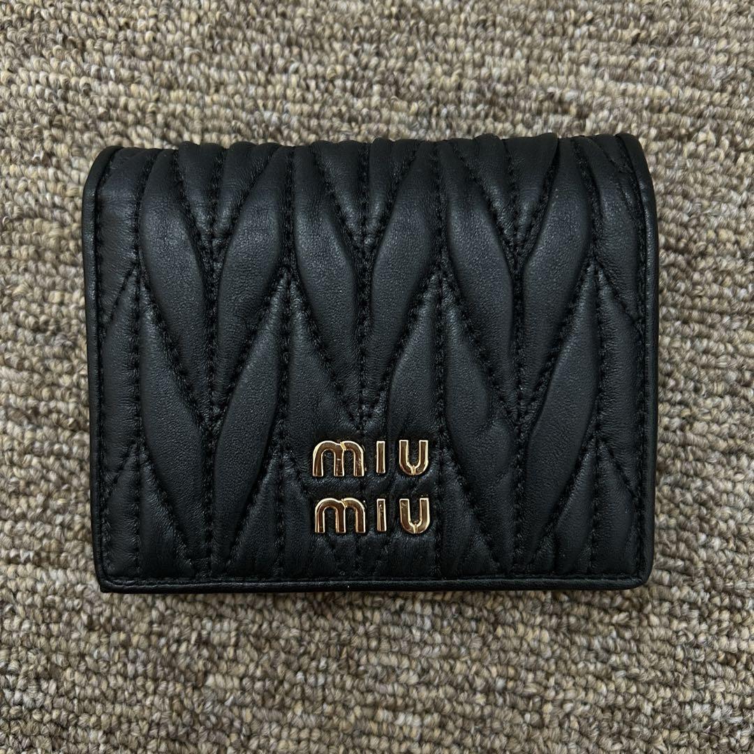 MIU MIU ブラック 名刺入れ キルティング miu miu 黒 キルティング 二つ折り財布 - メルカリ