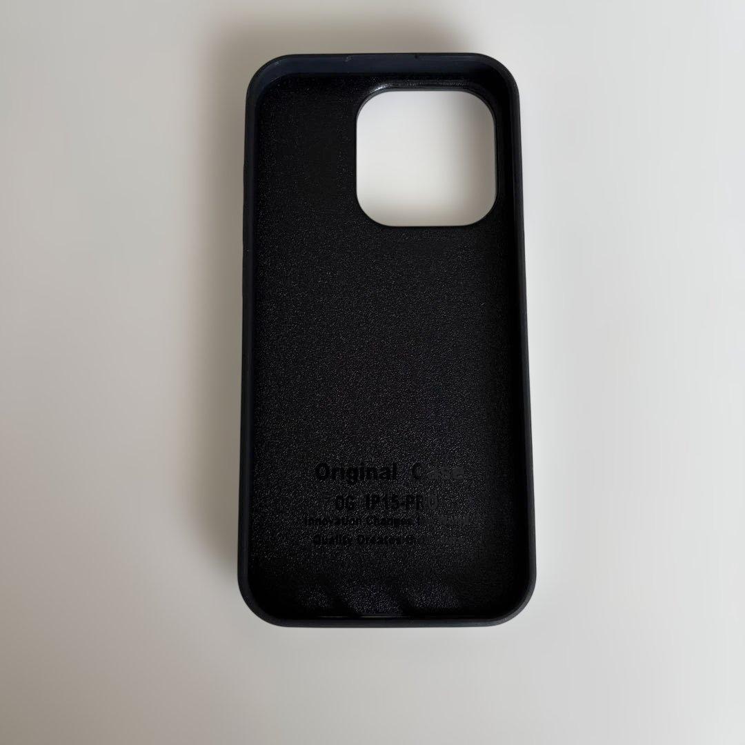 新品 未使用 PRADA ブラックキルティング iPhone15プロケース