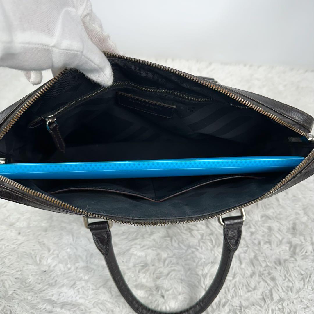 バーバリー　スリムバロウ　ショルダーバッグ　レザー　2way A4収納可　茶