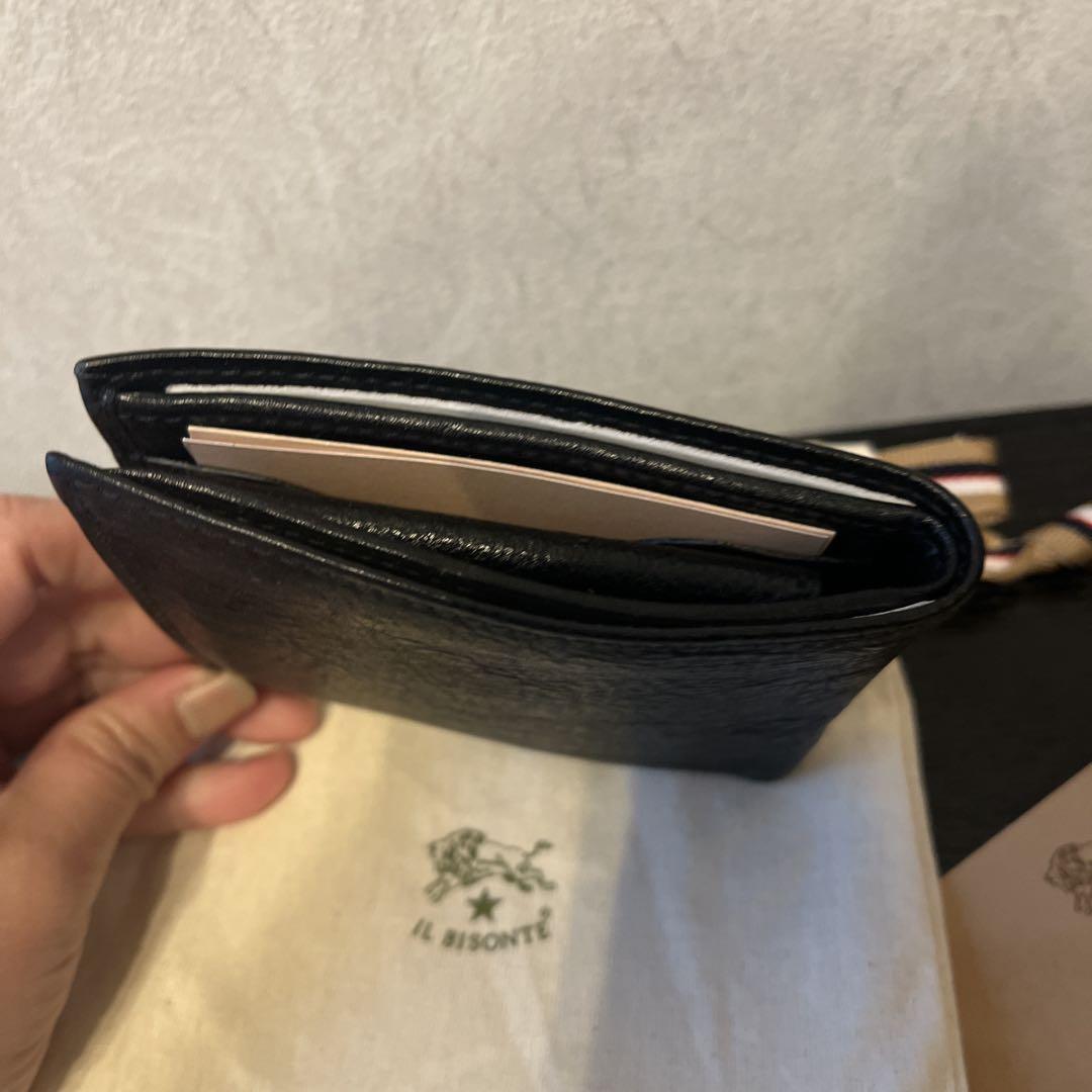IL BISONTE ブラック 二つ折り財布　SBW007 新品　トメ子