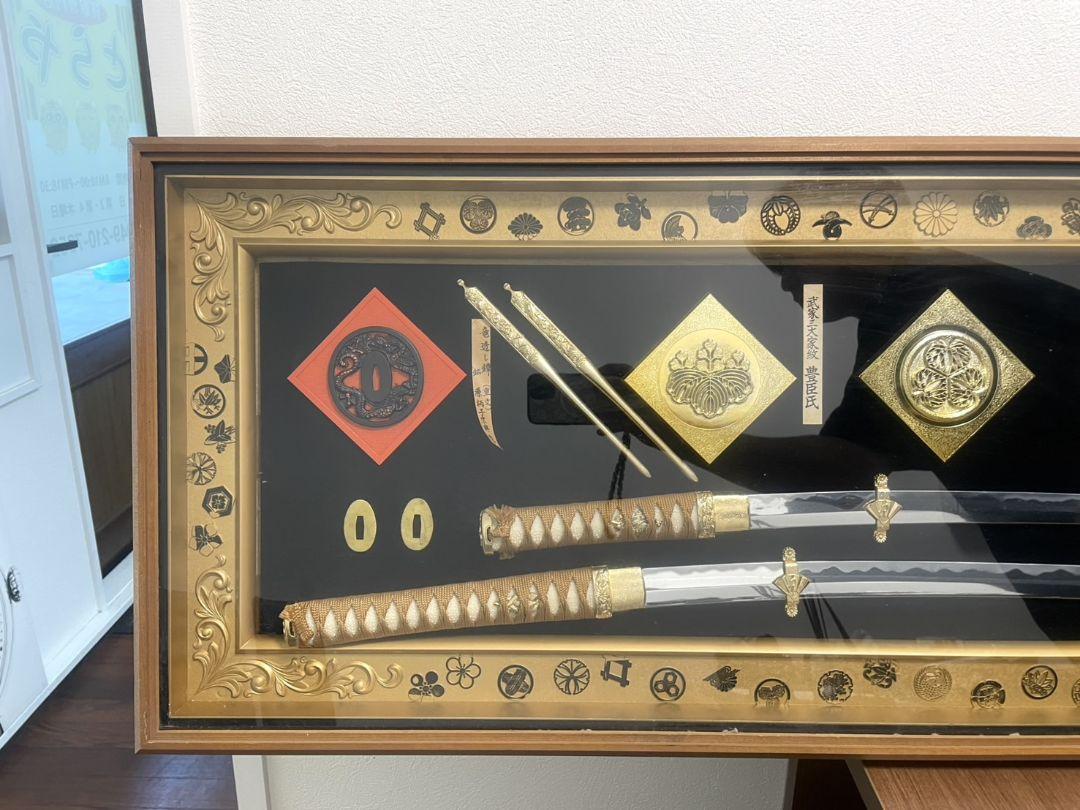 額入　松庵　レプリカ　模造刀　武家三大家紋　豊臣氏　徳川氏　織田氏 額縁 松庵作 武家三大家紋(織田 豊臣 徳川) 日本刀 鍔 レプリカ 模造
