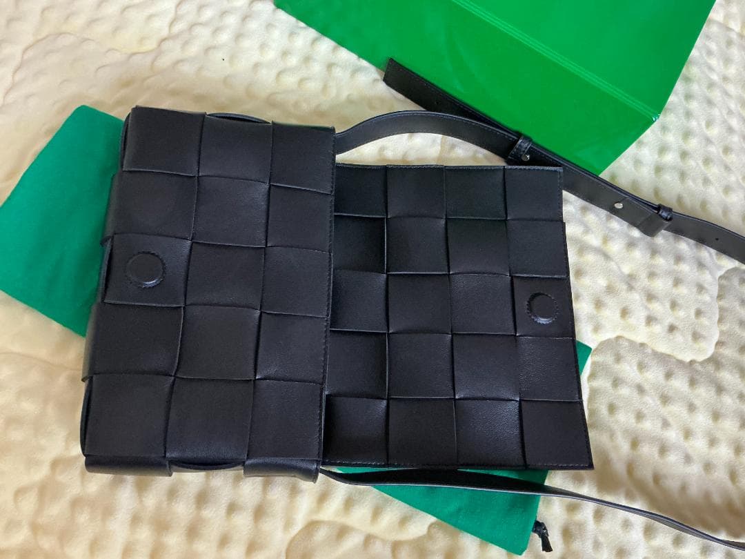 BOTTEGA VENETA ブラックショルダーバッグ