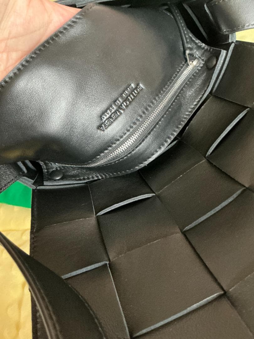 BOTTEGA VENETA ブラックショルダーバッグ