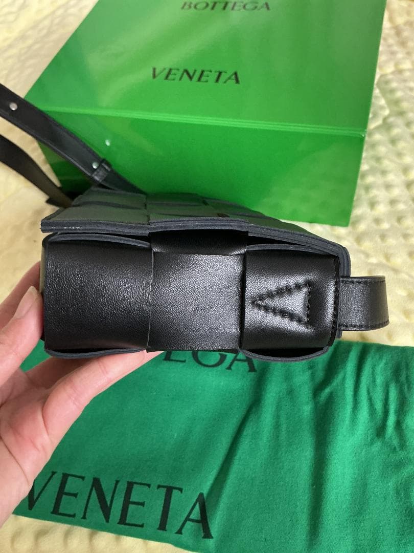 BOTTEGA VENETA ブラックショルダーバッグ