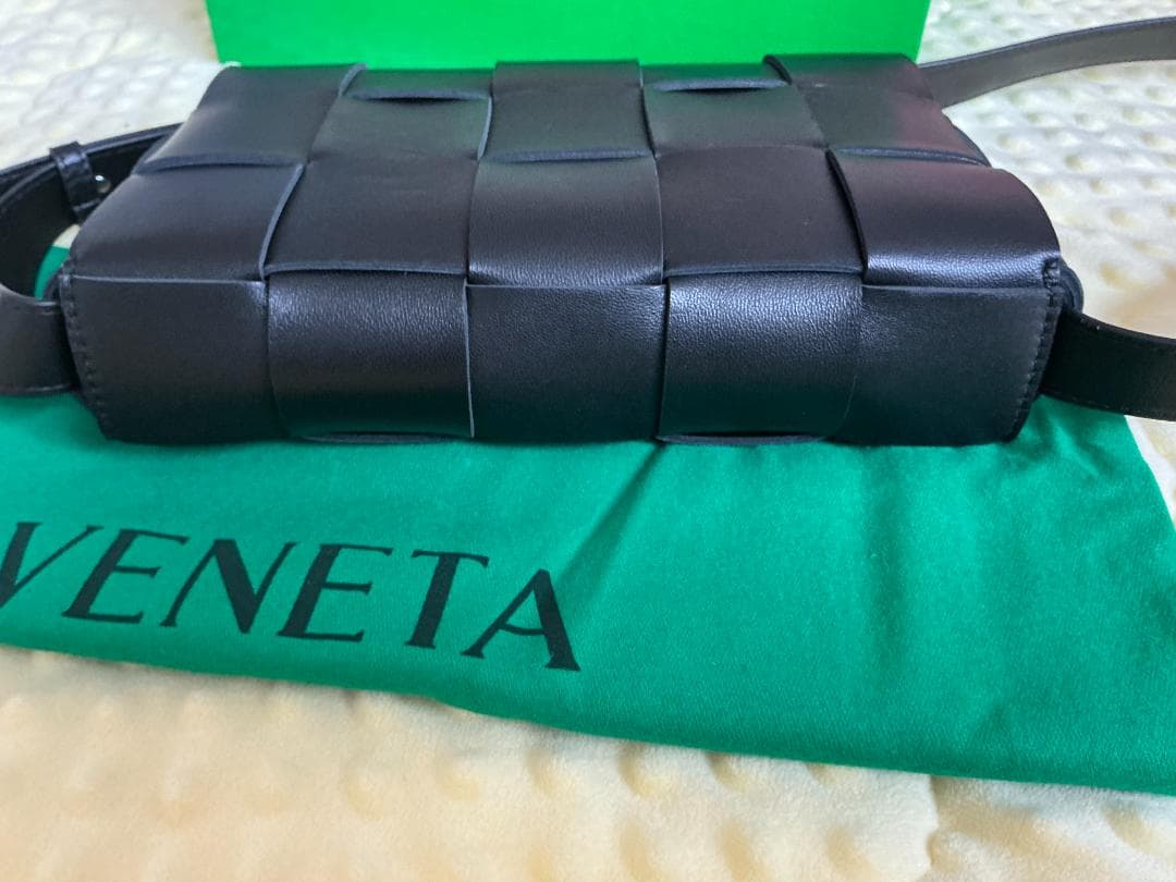 BOTTEGA VENETA ブラックショルダーバッグ