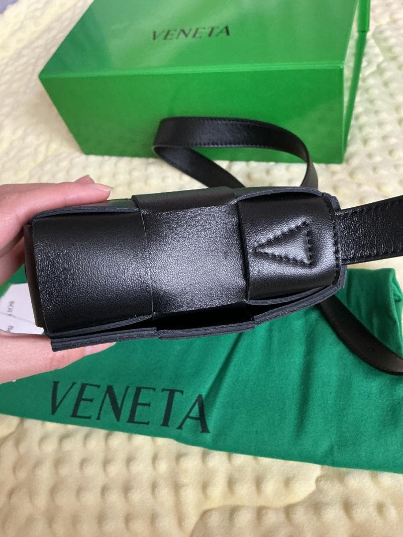 BOTTEGA VENETA ブラックショルダーバッグ