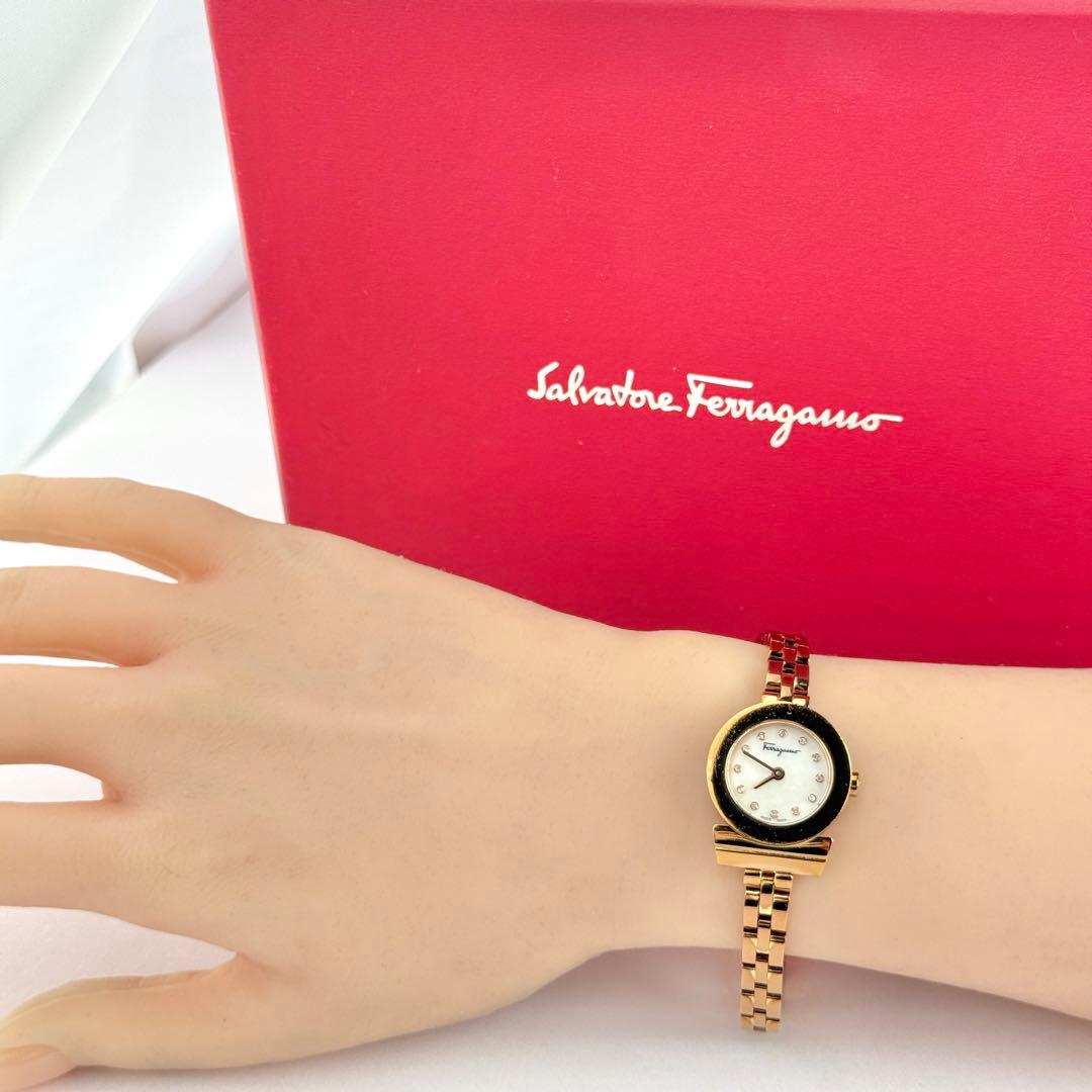 サルバトーレフェラガモ ガンチーニ 12Pダイヤ×シェル レディース腕時計045