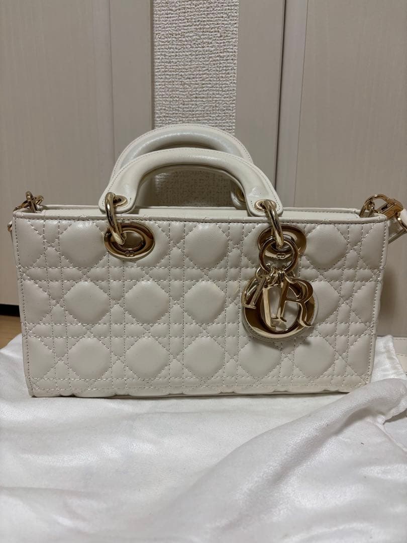 ホワイト キルティング ショルダーバッグ