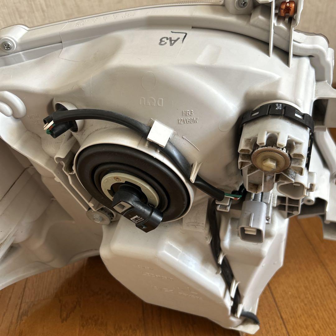ハイエース ダークプライム ヘッドライト純正品 A3 - メルカリ