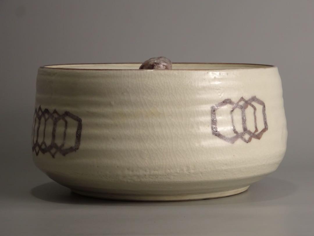 茶道具　志野焼　絵志野　鉄絵　花草文　水指　時代箱付　V　R6156B 茶道具 美濃焼 志野 鉄絵 六角輪繋ぎ文 平水指 在銘 水指 作家物