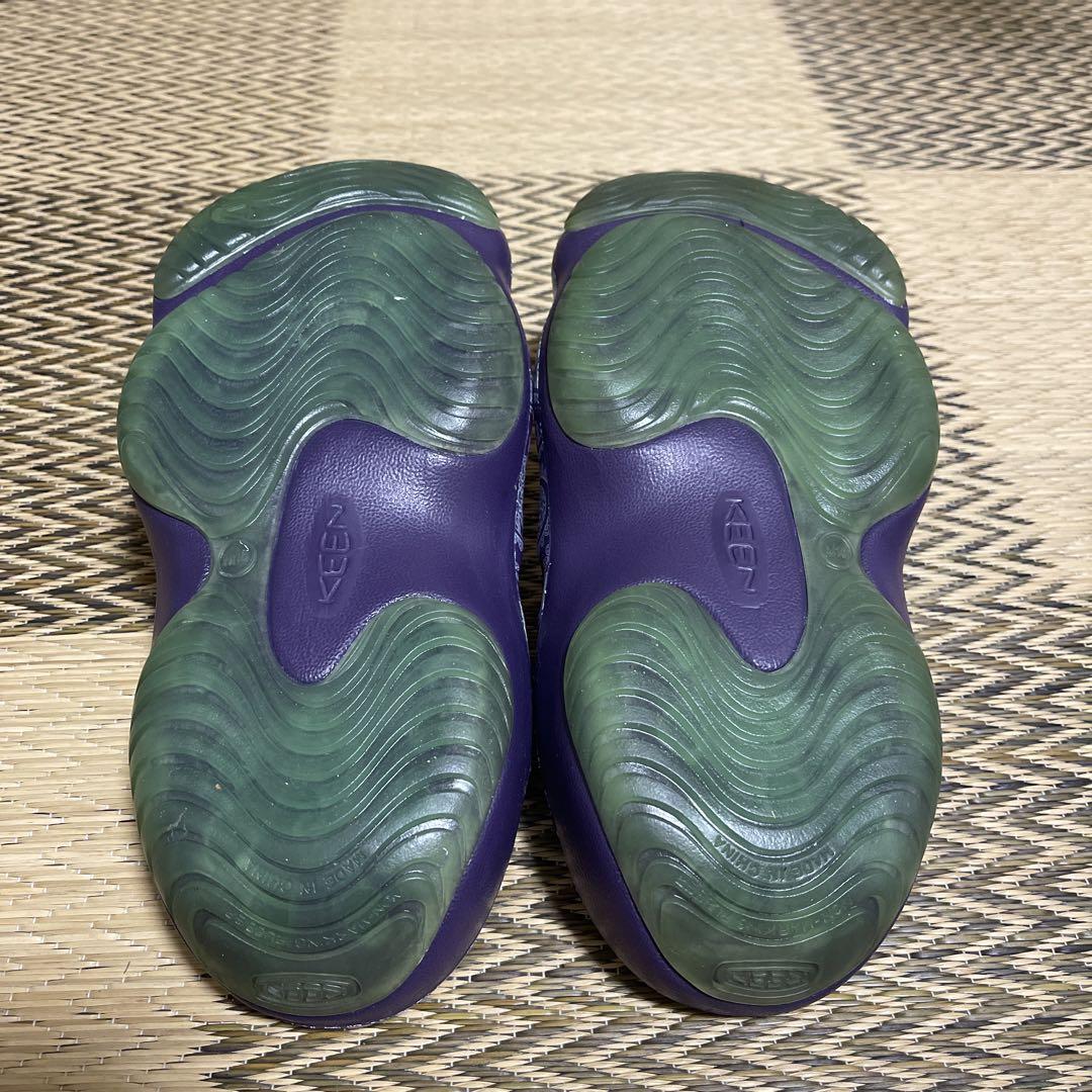 新品、未使用、KEEN バンダナ柄 サンダル 紫