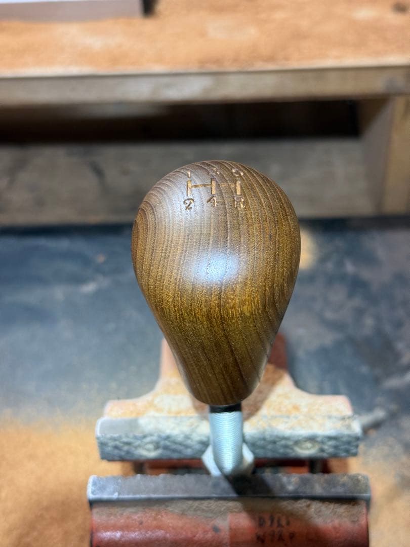ハンドメイド ウッドシフトノブ 槐 無垢材 5MT マニュアルシフトノブ