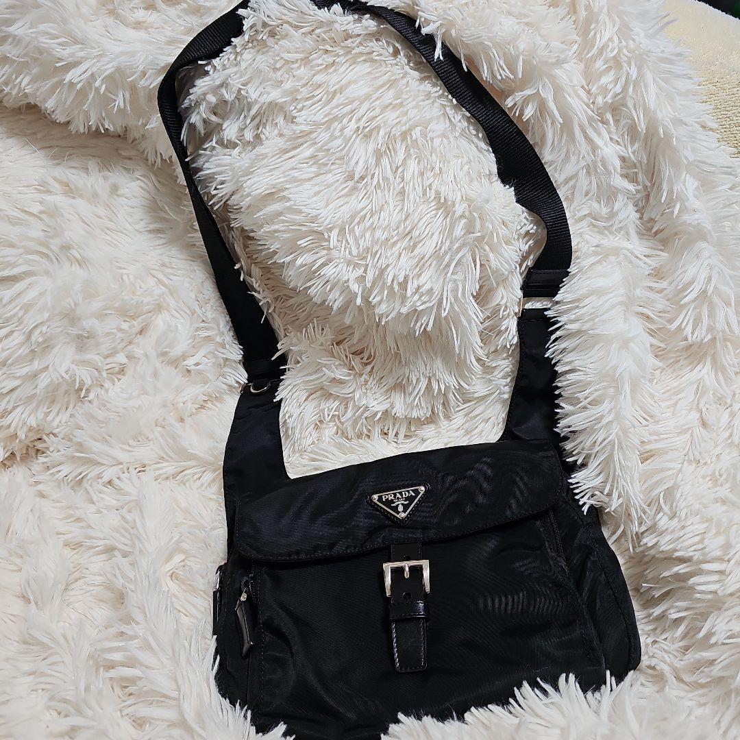 PRADA ブラック ショルダーバッグ PRADA ブラック ショルダーバッグ