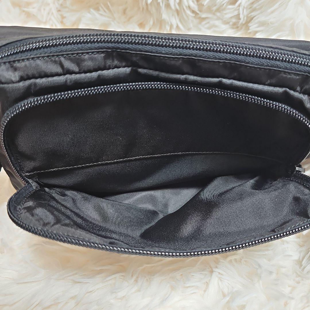 PRADA ブラック ショルダーバッグ