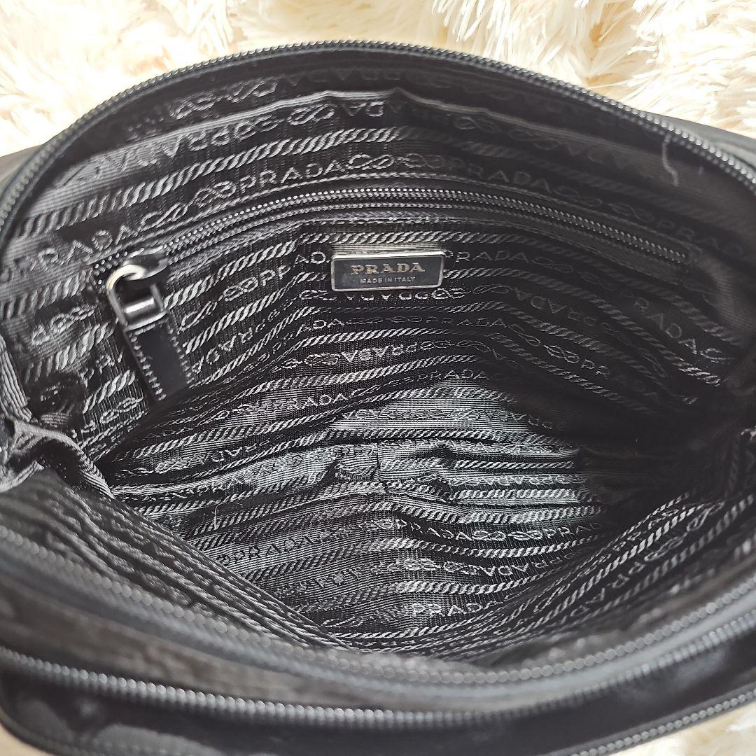 PRADA ブラック ショルダーバッグ PRADA ブラック ショルダーバッグ
