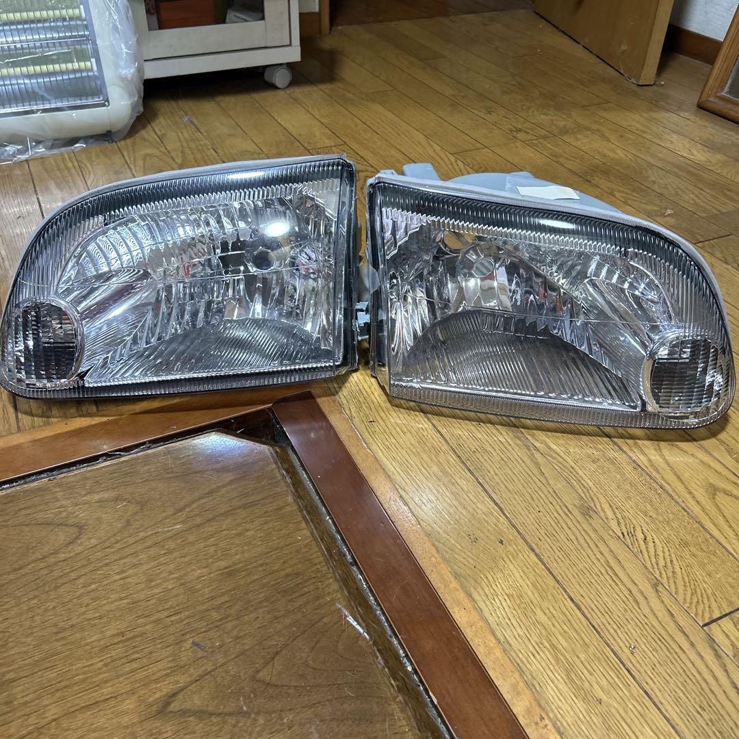 ハイエース100ヘッドライトお値段交渉いたします