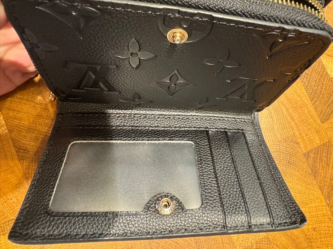 Louis Vuitton ブラックレザー 二つ折り財布