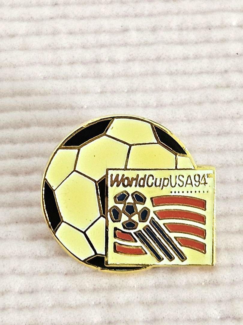 1994ワールドカップ記念ピンバッチ 1994 FIFAワールドカップ」の記念ピンバッジです。﻿ - メルカリ