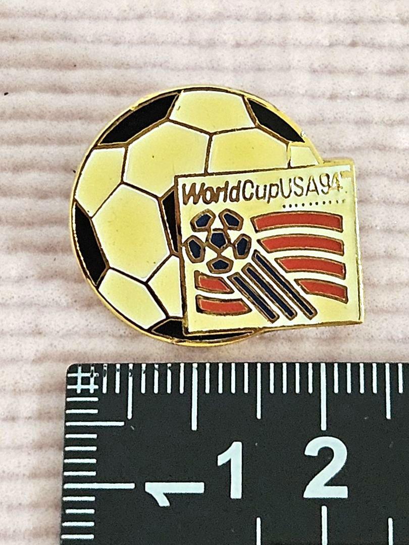 限定お買い得商品 1994 FIFAワールドカップ」の記念ピンバッジです。﻿ - メルカリ ピンズ・ピンバッジ・缶バッジ