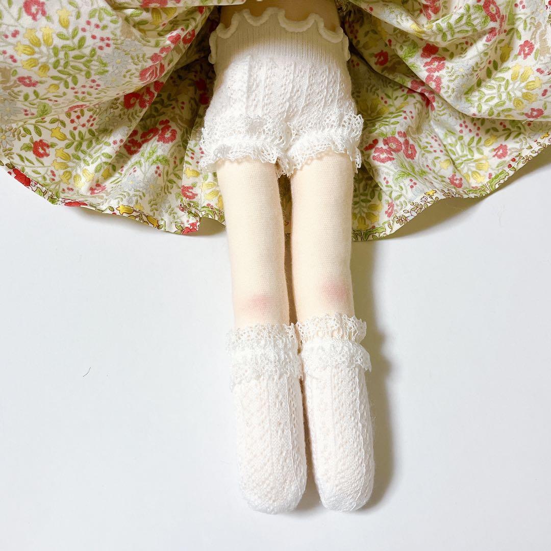 お花柄ワンピースの女の子 ハンドメイド ドール お人形