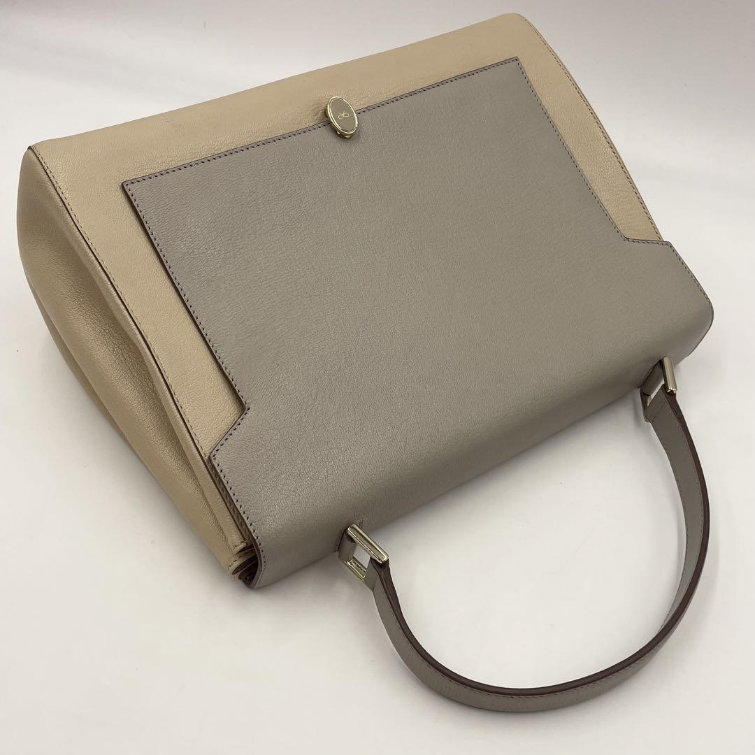 定価20万•美品✨アニヤハインドマーチ ショルダーバッグ バザースト グレージュ 定価20万•美品✨アニヤハインドマーチ ショルダーバッグ